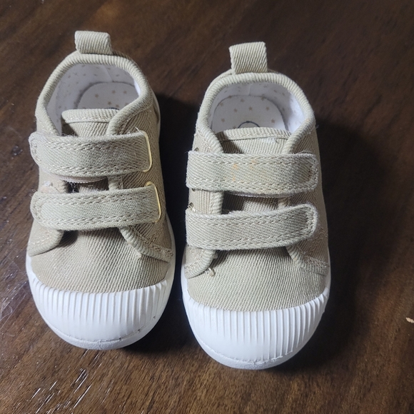 Cat & Jack Other - Cat and Jack Baby Girl Sneakers Beginner‎ Walker Tan Shimmer Size 5